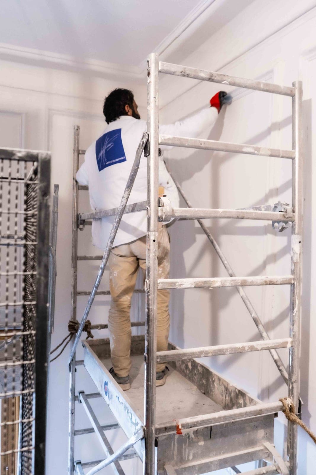 Artisan HERVÉ ENTREPRISES au travail